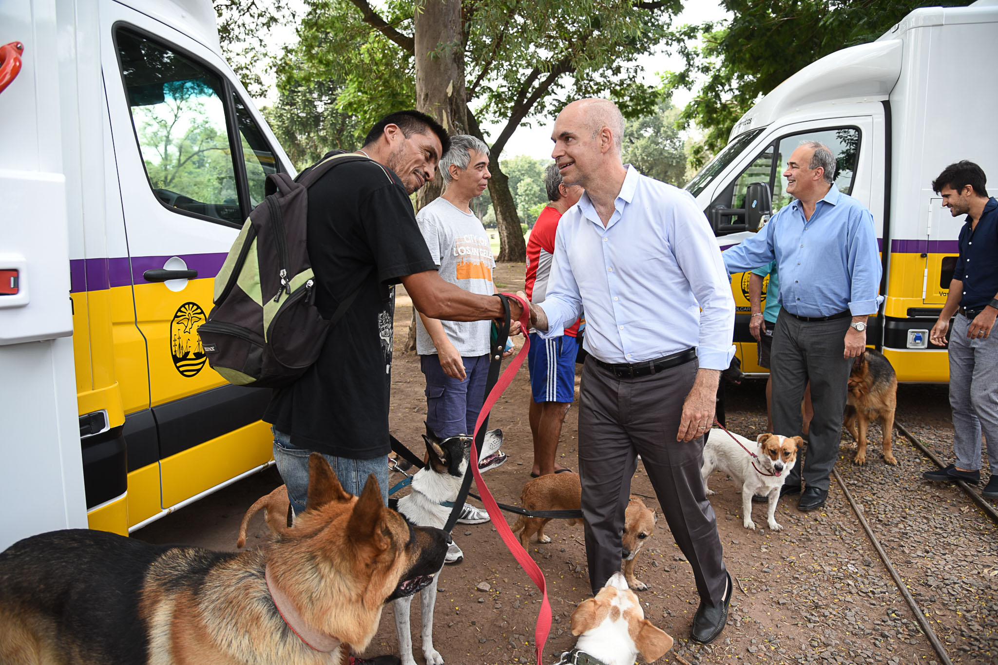 Rodríguez Larreta presentó cuatro nuevas veterinarias móviles para mascotas