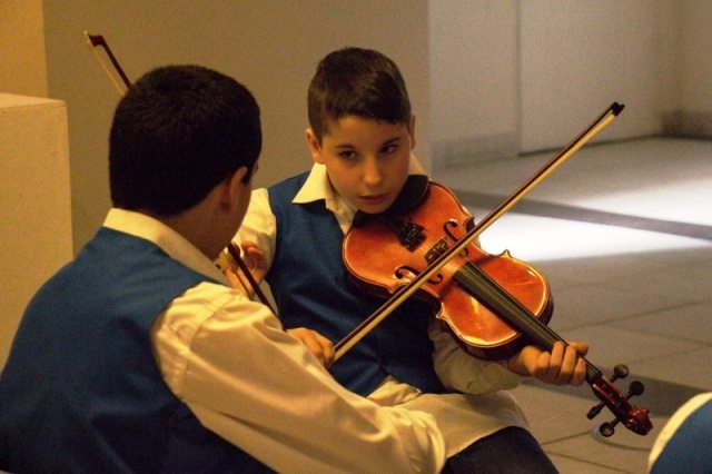 Quedan 10 vacantes para integrar la Orquesta infanto-juvenil de AMIA 