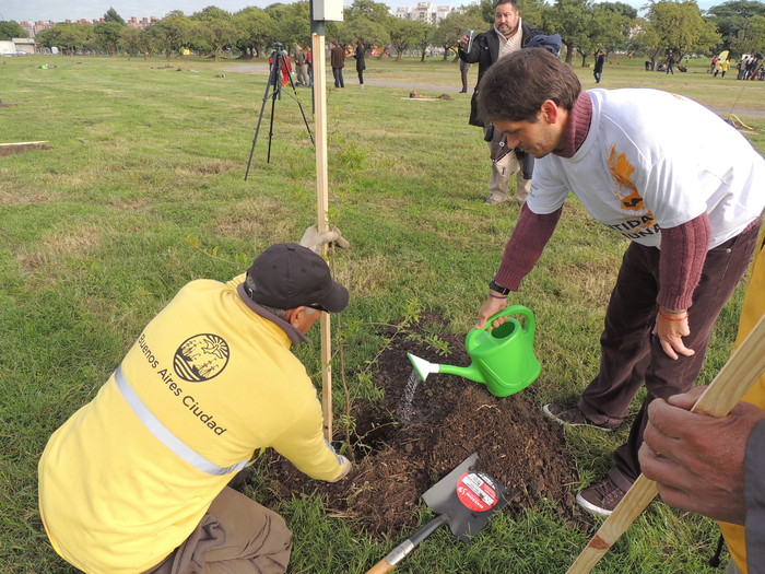 Día de la Tierra: la Ciudad invita a plantar 70 árboles en el Parque Indoamericano
