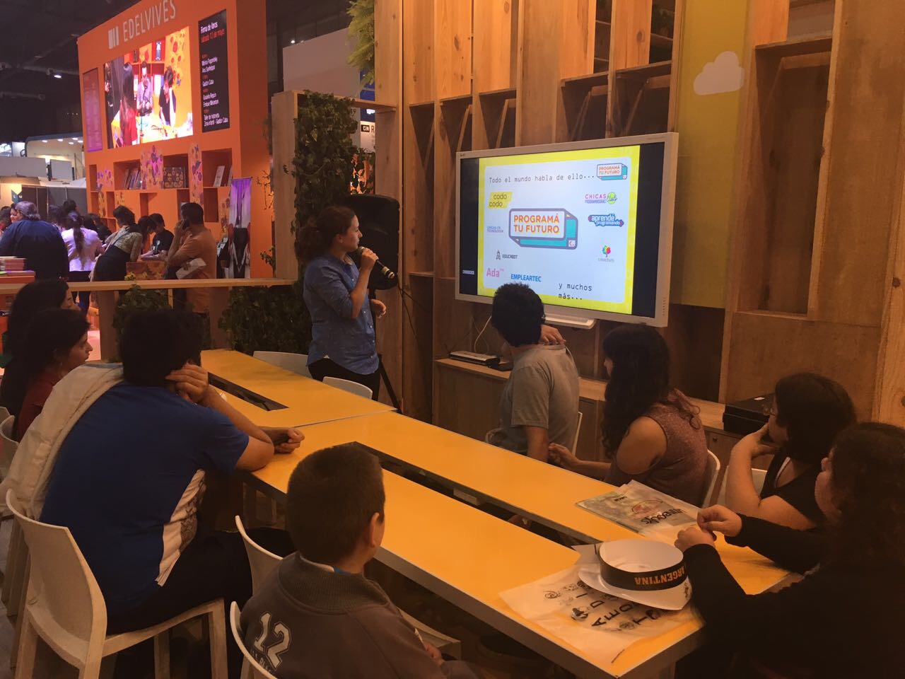 Programá tu Futuro  en la Feria del Libro