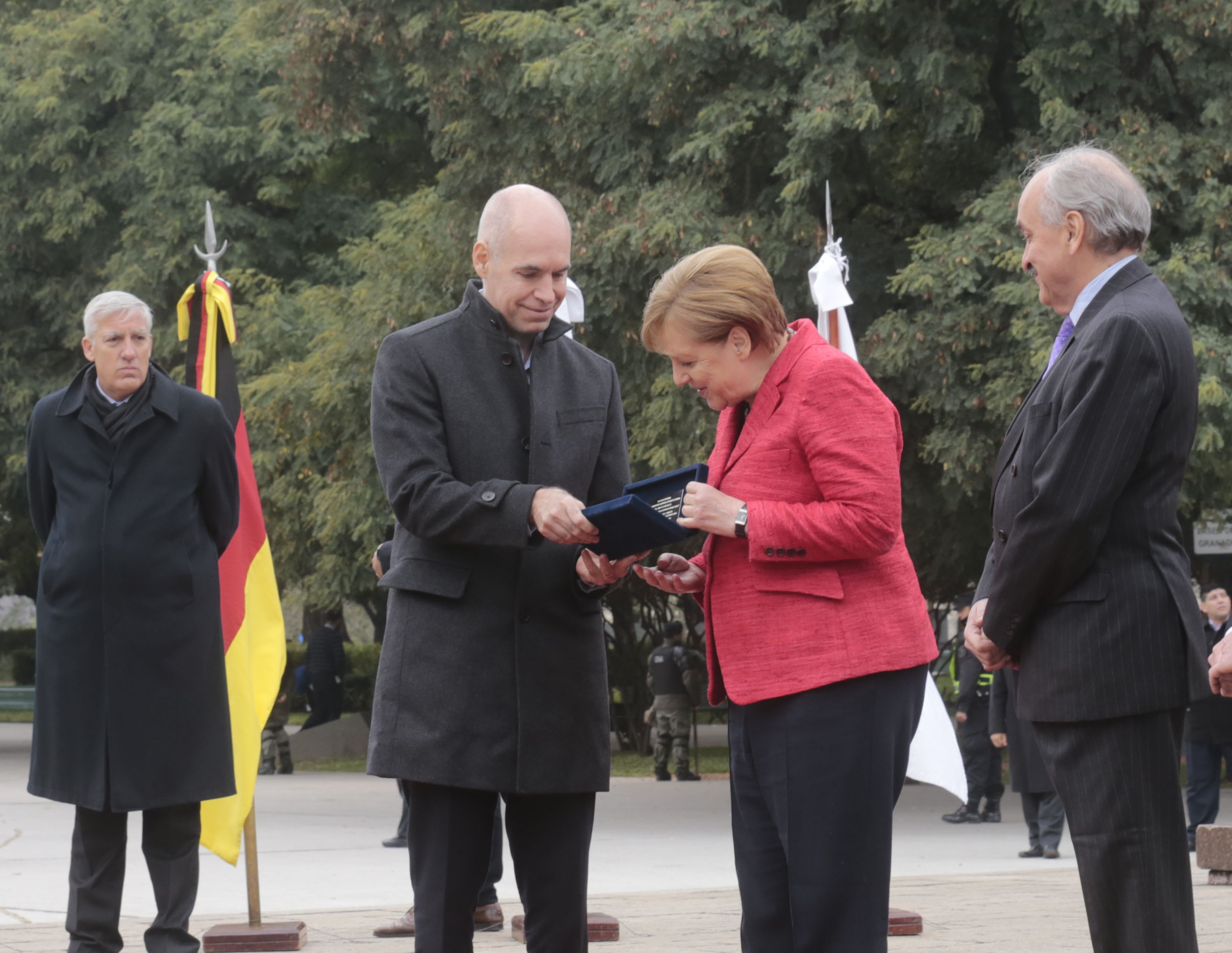 Rodríguez Larreta le entregó la Llave de la Ciudad a la canciller alemana Merkel