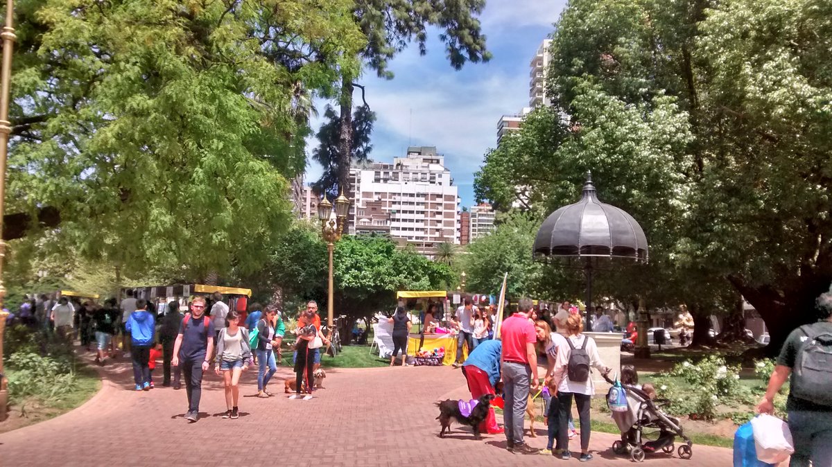 Otra jornada de Adopción de Mascotas en la Plaza Barrancas de Belgrano