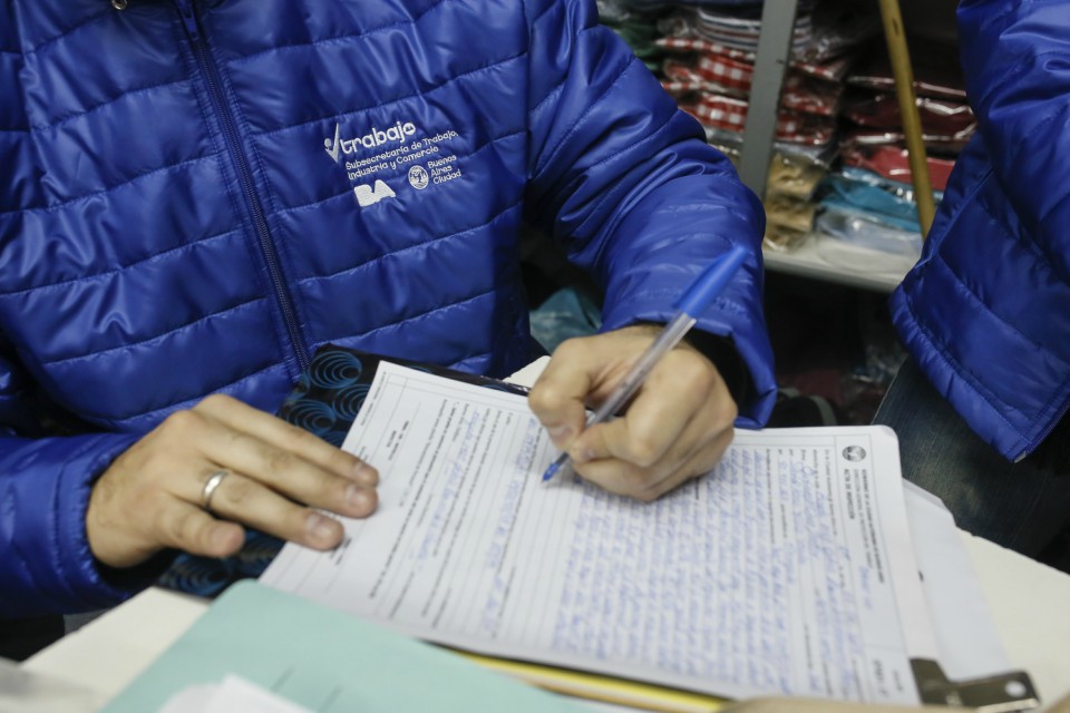 Se detectaron irregularidades en talleres textiles de Parque Chacabuco