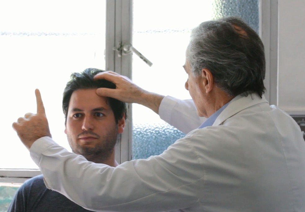 Las claves para detectar un ACV, según un experto en neurología