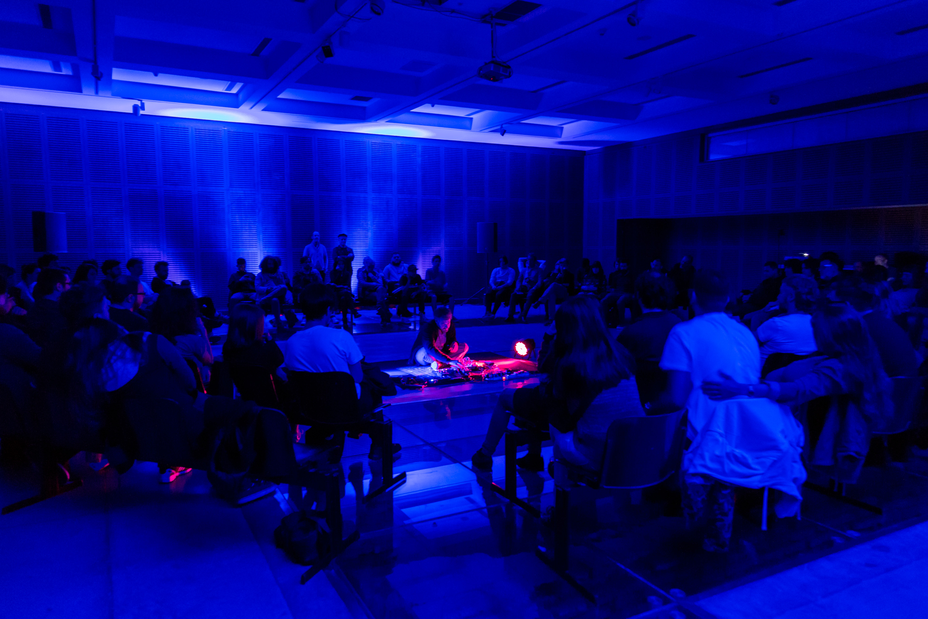  Escuchar [Sonidos visuales]: noviembre