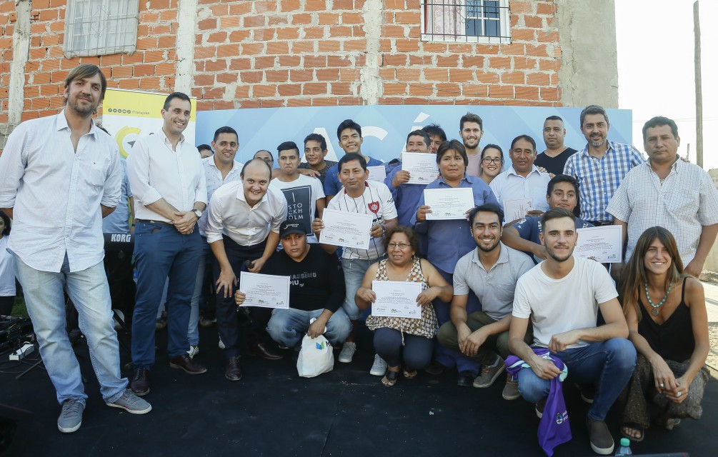 Promoviendo la capacitación y el empleo en el Barrio Rodrigo Bueno