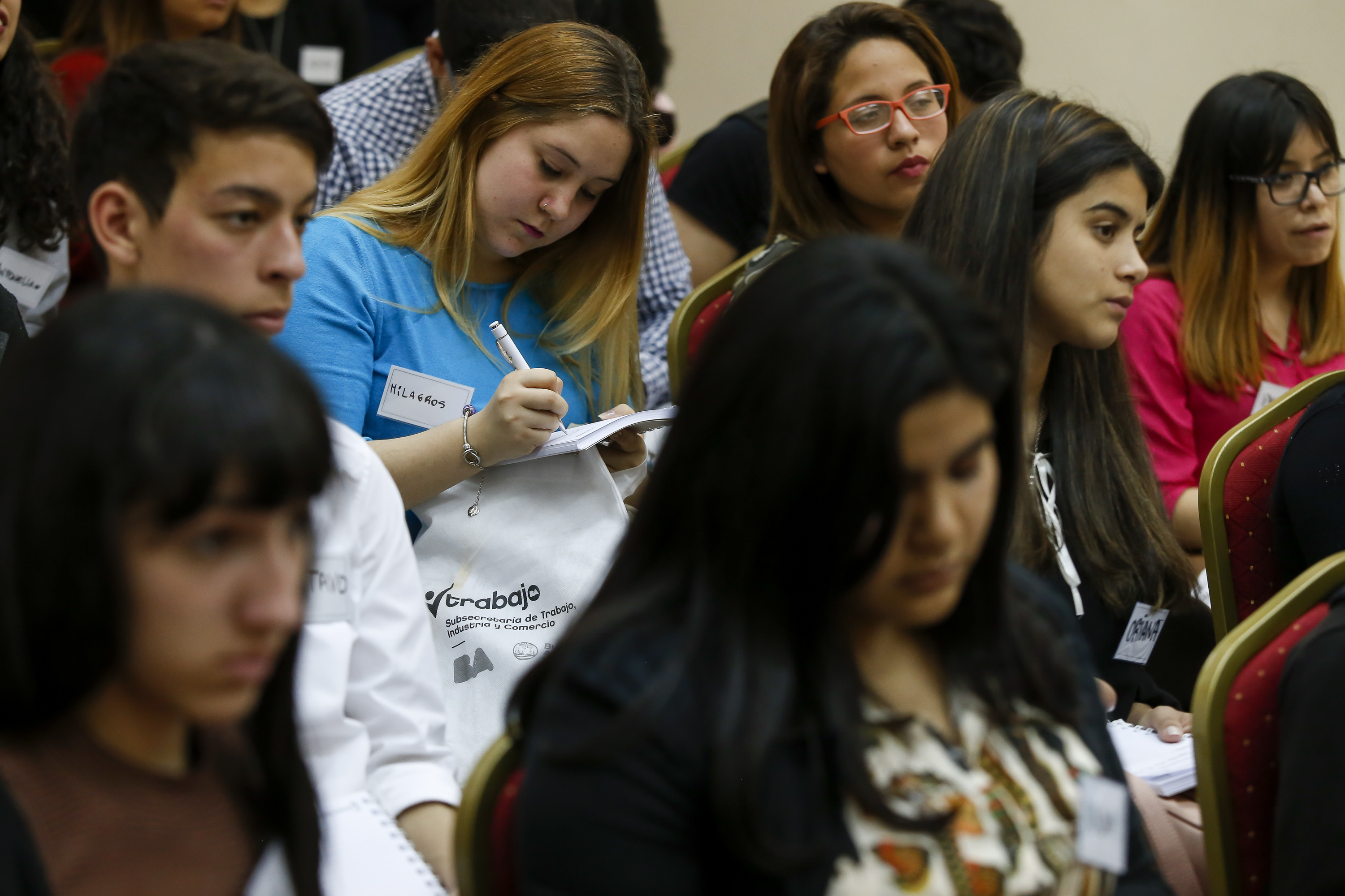 “A la Par”: una iniciativa para que los jóvenes tengan su primer trabajo