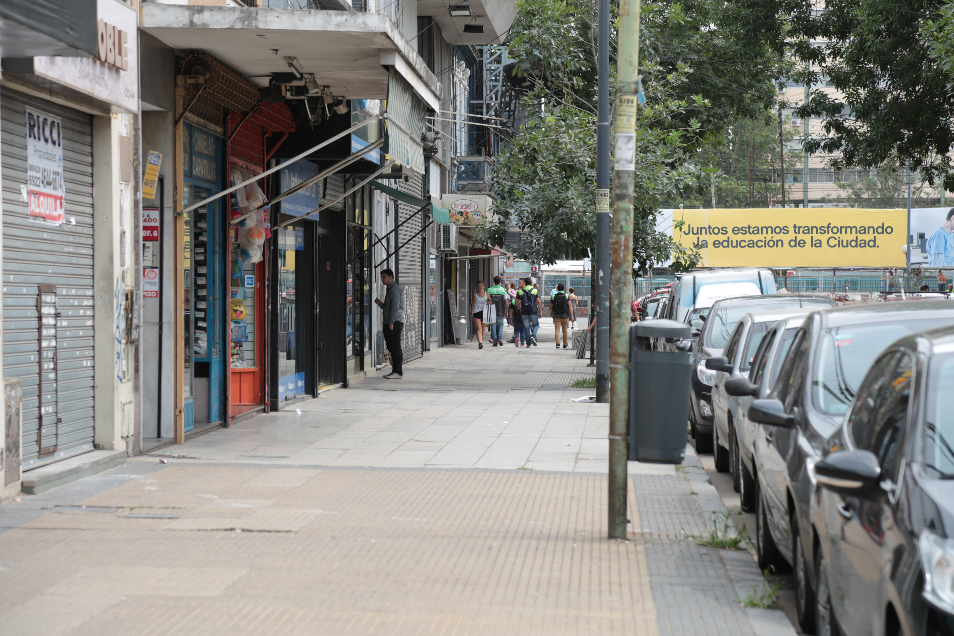 El antes y después tras el desalojo de los manteros de Liniers