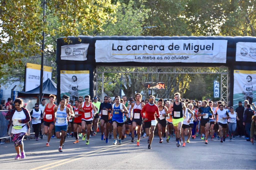 Miles de personas corrieron por Miguel