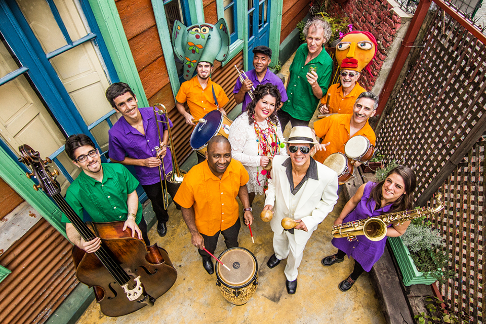 Toda la música de Ballenita Mozambique en el Centeya