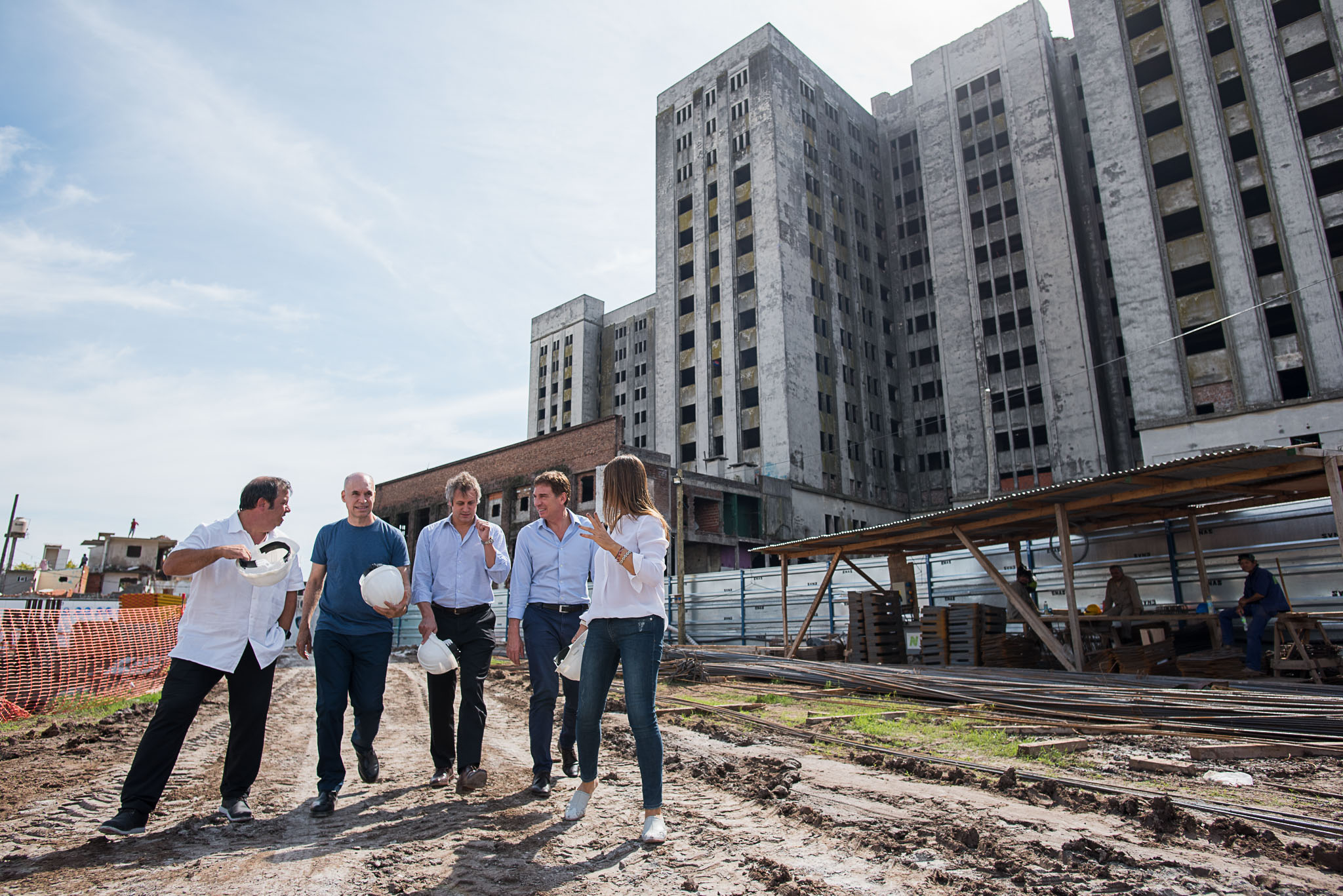 Comenzó la demolición del Elefante Blanco