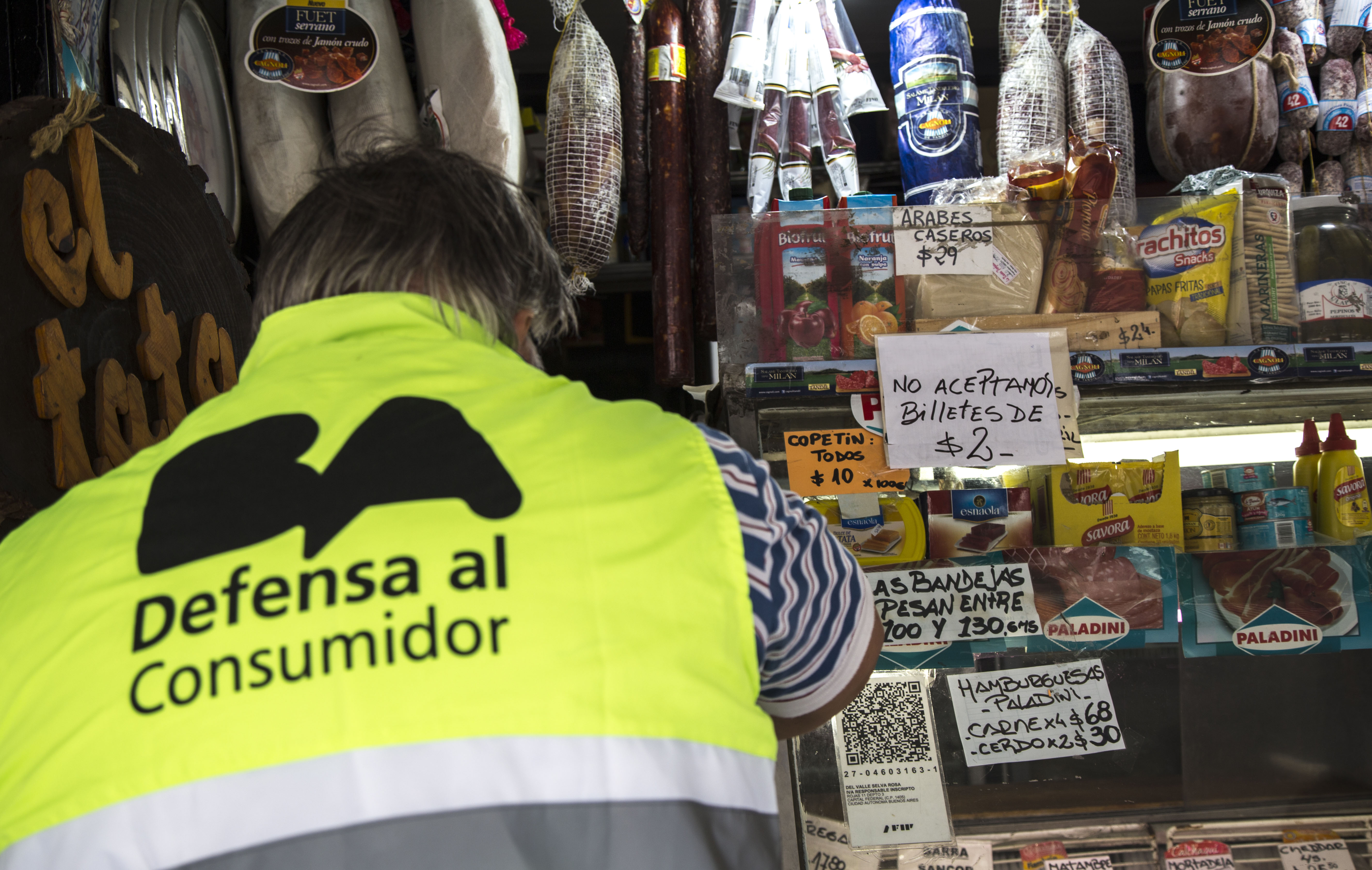 Sancionarán a los comercios que no acepten billetes de 2 pesos en abril
