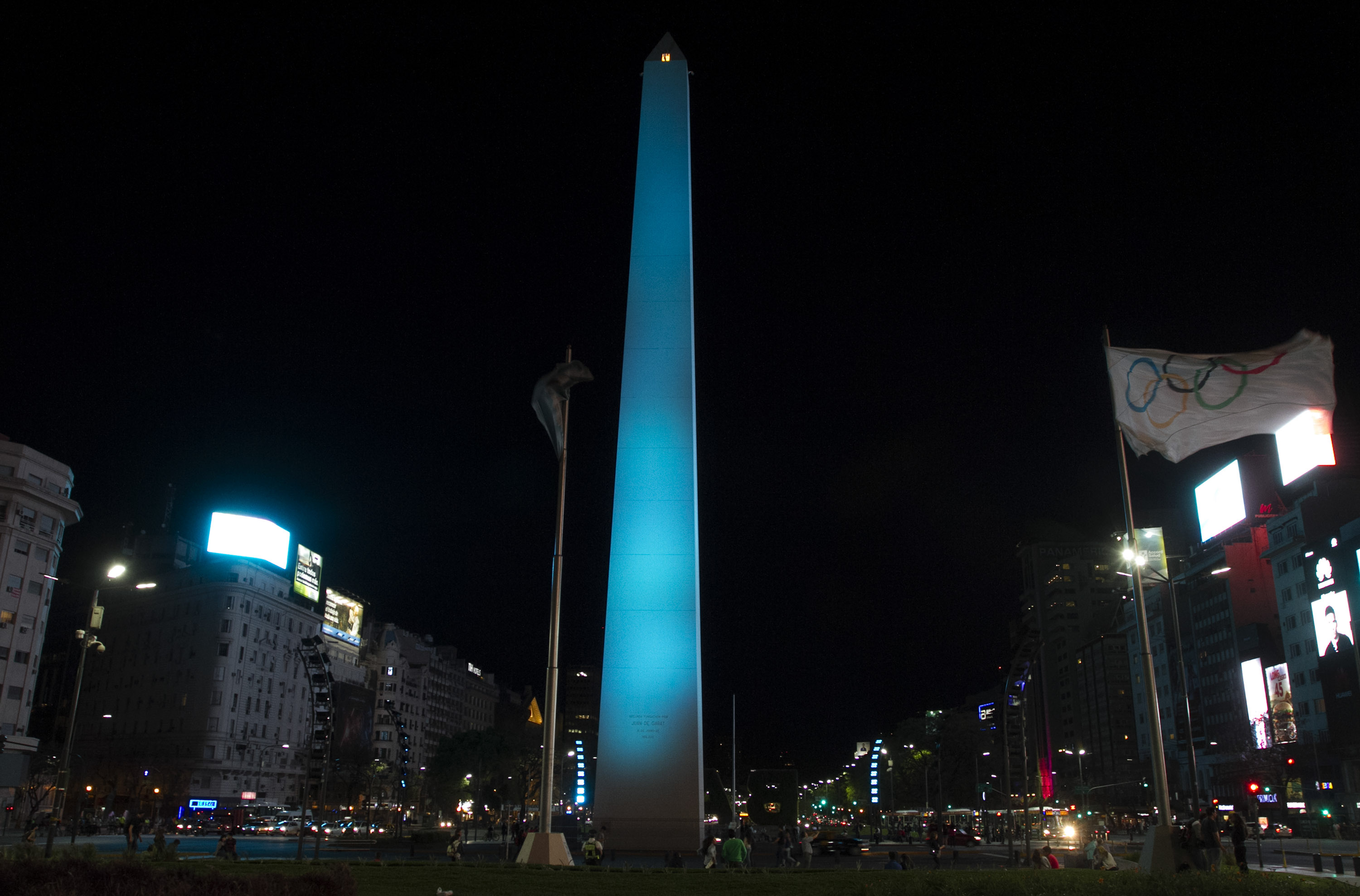 Se ilumina el Obelisco de celeste y blanco por el 25 de Mayo