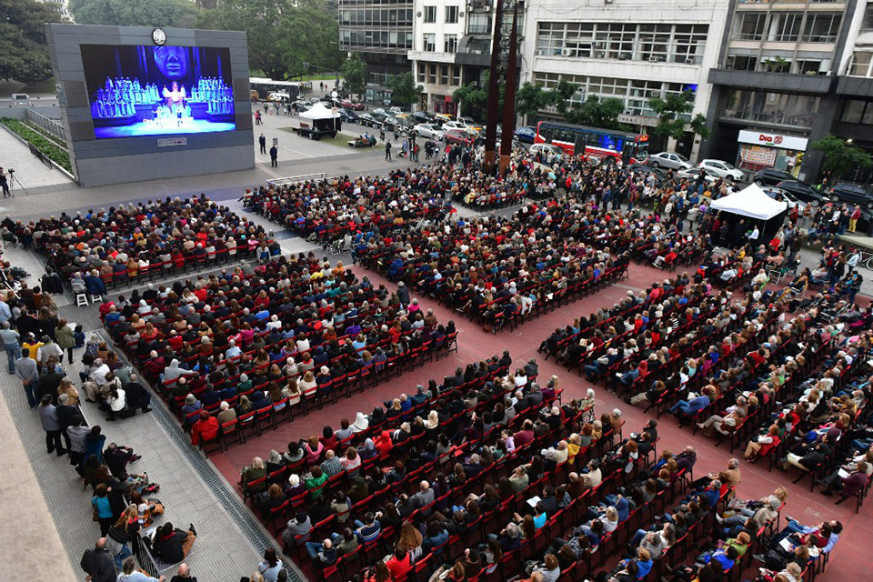 Más de 4.500 personas celebraron los 110 años del actual Colón con la función de Aida 