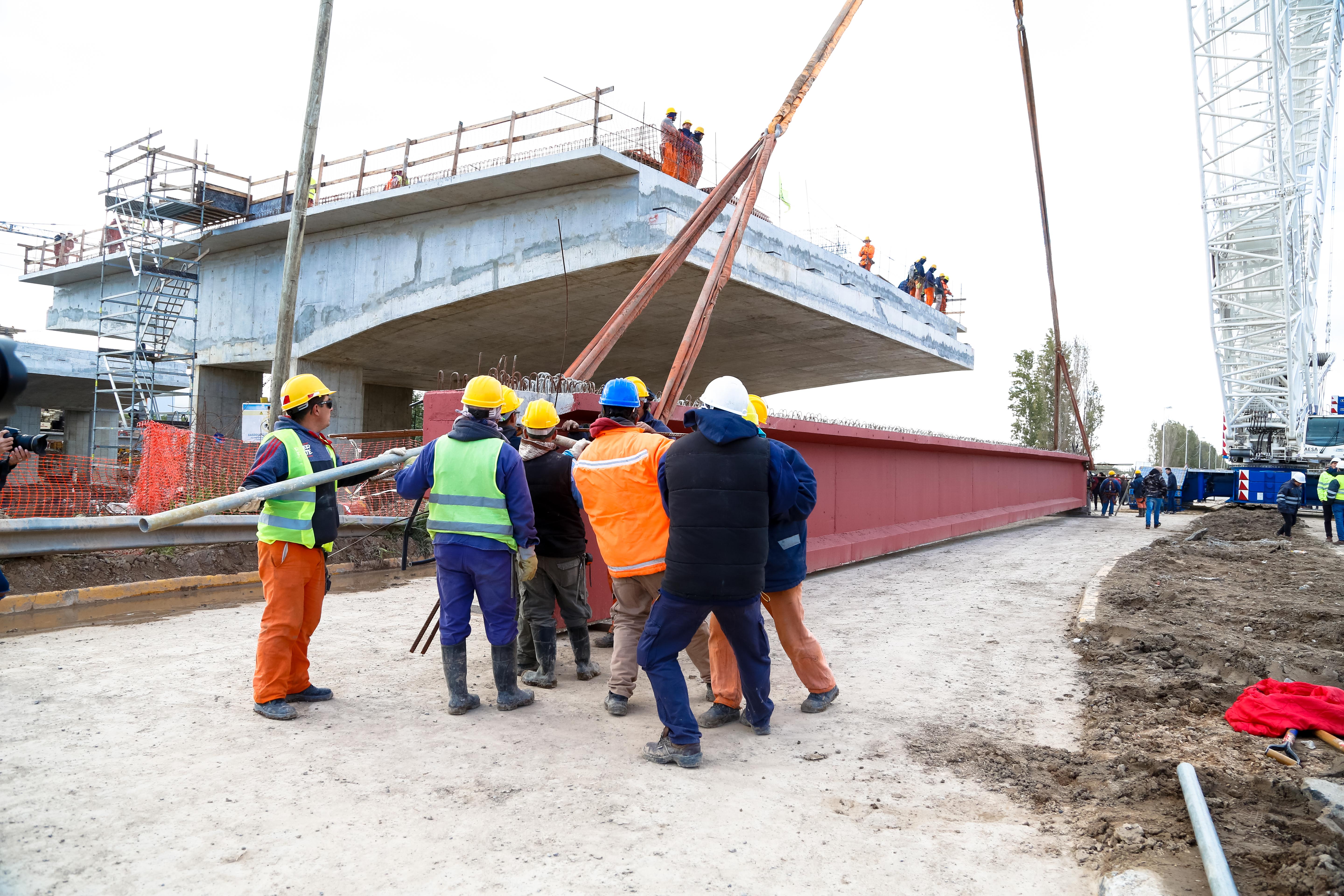 La construcción del Puente Lacarra entra en su etapa final