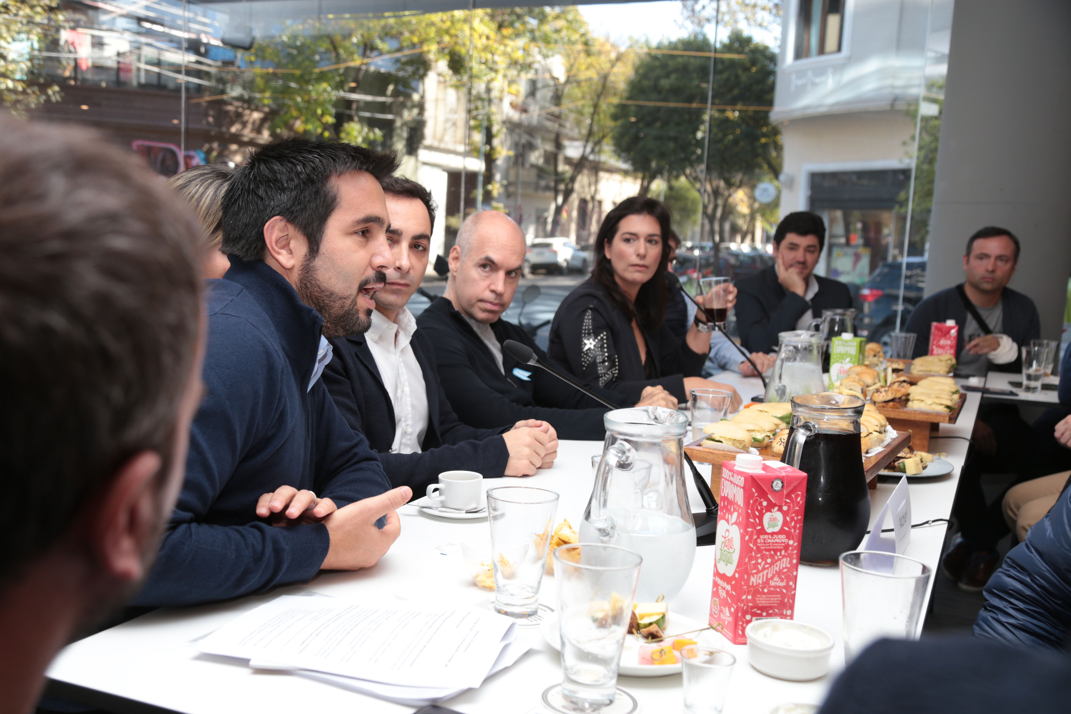 Rodriguez Larreta y Martín Mura participaron de un almuerzo con 50 jovenes empresarios