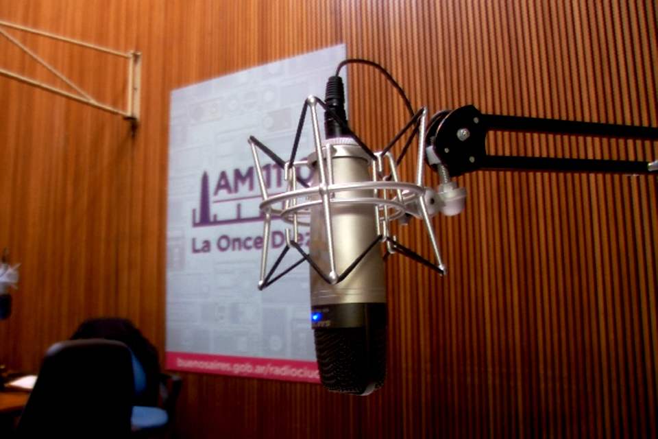 ¡Feliz día, locutores queridos!