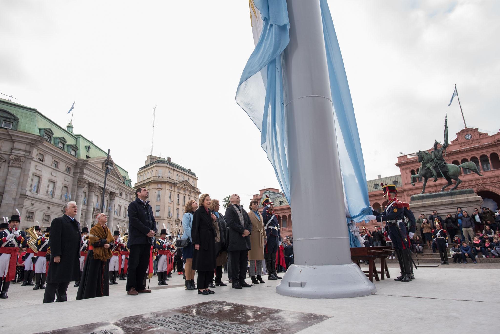 Rodríguez Larreta participó de las actividades por el 9 de Julio en Plaza de Mayo y la Catedral Metropolitana