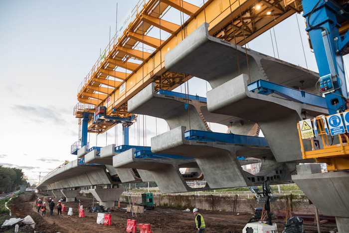 Conocé las megamáquinas que construyen el Viaducto Mitre