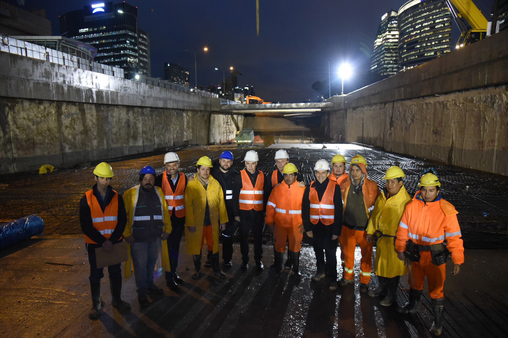 Macri y Rodríguez Larreta recorrieron las obras del Paseo del Bajo en el turno noche