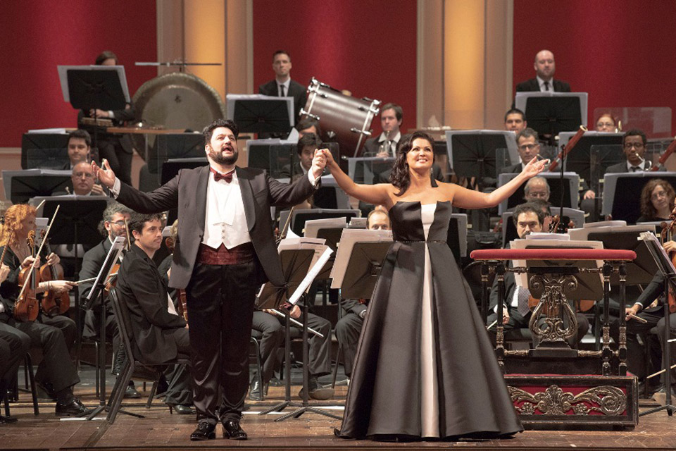La soprano Anna Netrebko y el tenor Yusif Eyvazov en el Teatro Colón