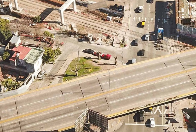 Las obras en el Puente Juan B. Justo y el histórico Elefante Blanco, desde un dron