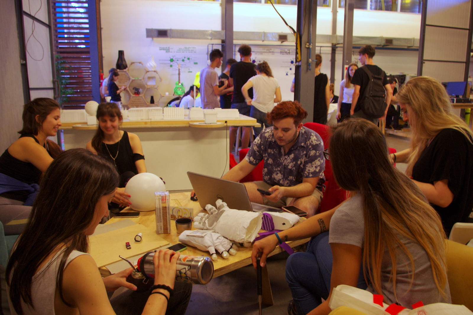 Estudiantes de Diseño Industrial presentaron sus proyectos finales en el Laboratorio de Desarrollos Tecnológicos