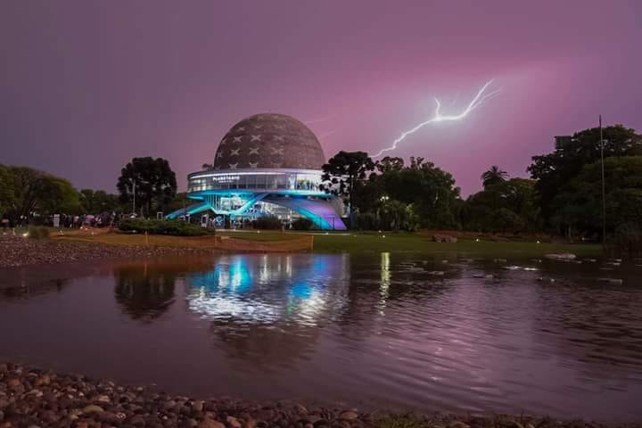 "De la Tierra al Universo", una función inclusiva en el Planetario 
