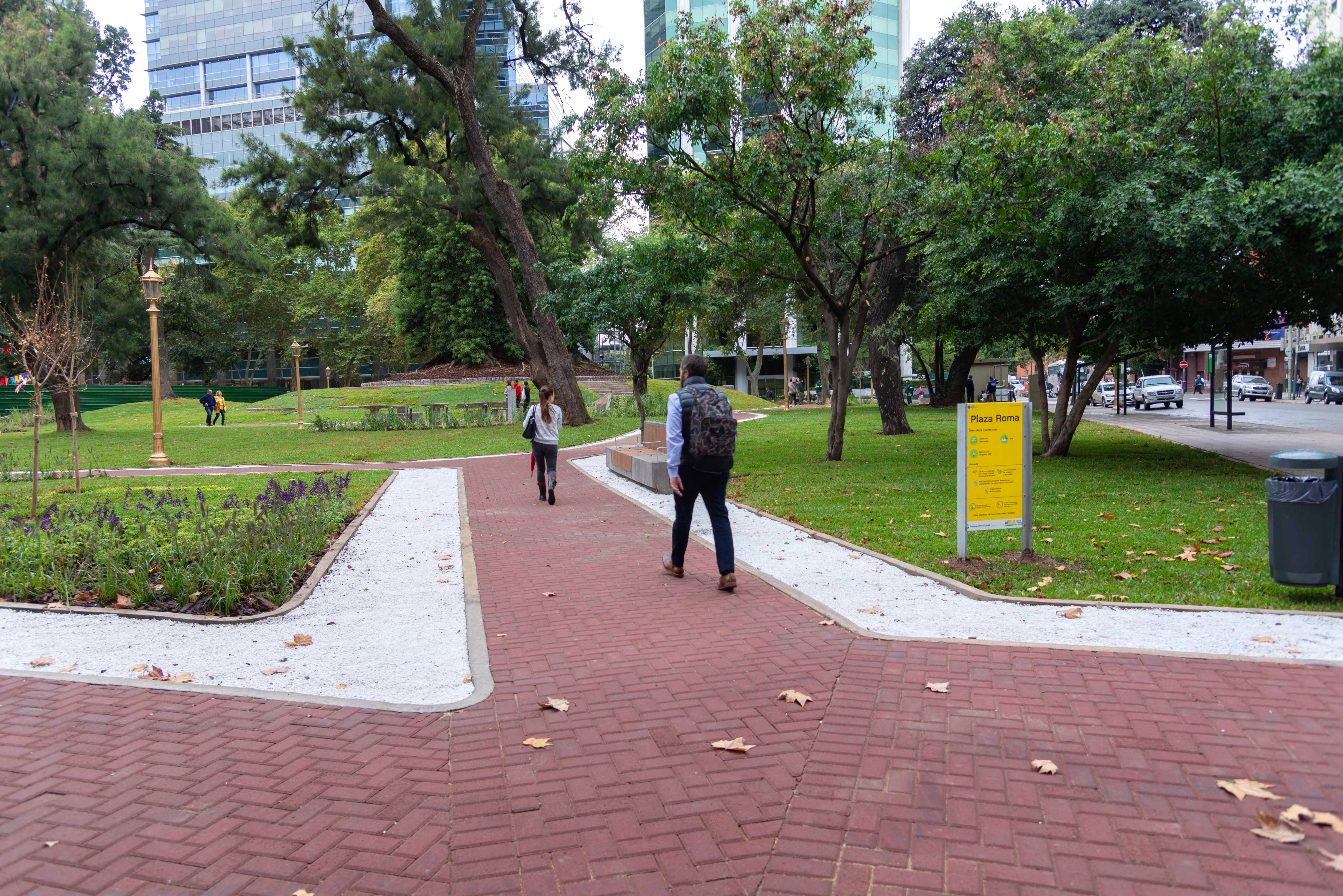 Video: recorrida por la renovada Plaza Roma