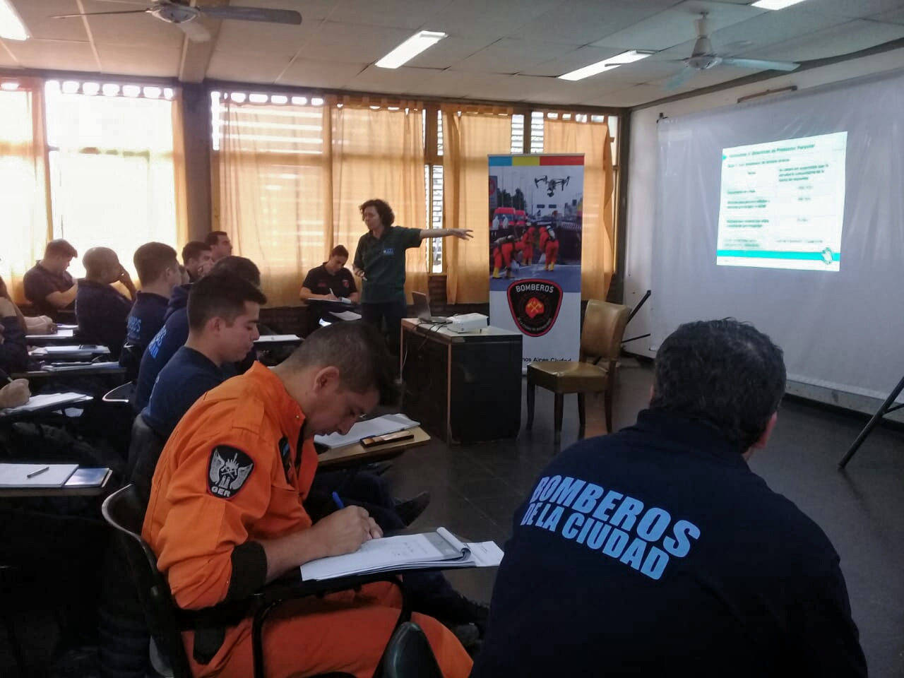 Emergencias con material radiactivo: la Brigada de Emergencias Especiales (BEE) concurrió a una capacitación de la Autoridad Regulatoria Nuclear 