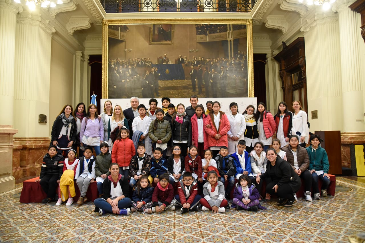 Alumnos de la escuela para sordos del Hospital Rocca visitaron el Congreso