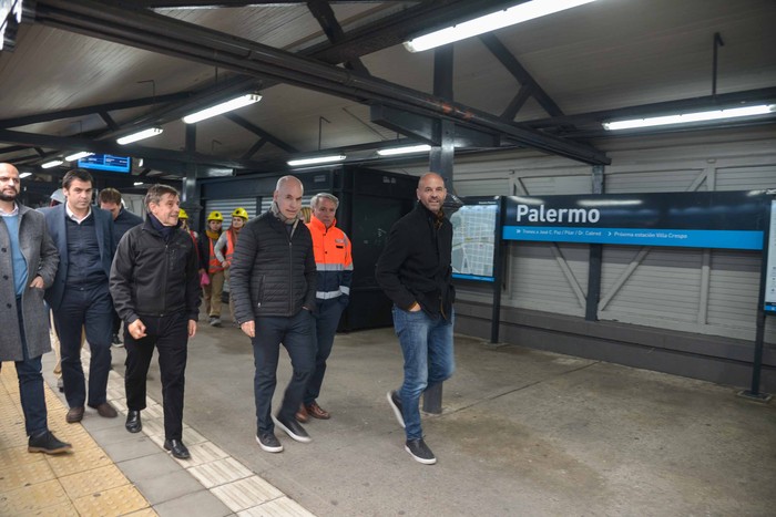 Horacio Rodríguez Larreta y Guillermo Dietrich, en la prueba de las vías y de los trenes del Viaducto San Martín