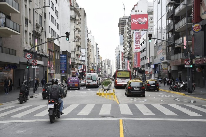 Calle Corrientes: continúa el horario extendido de los carriles peatonales