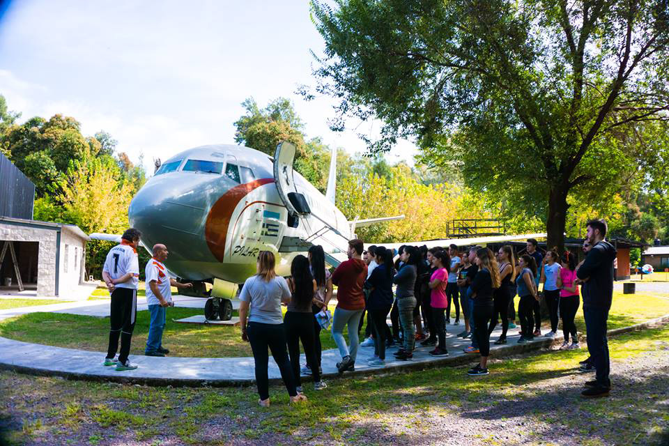 30 jóvenes fueron becados en Expo Empleo para capacitarse como Tripulante de Cabina.