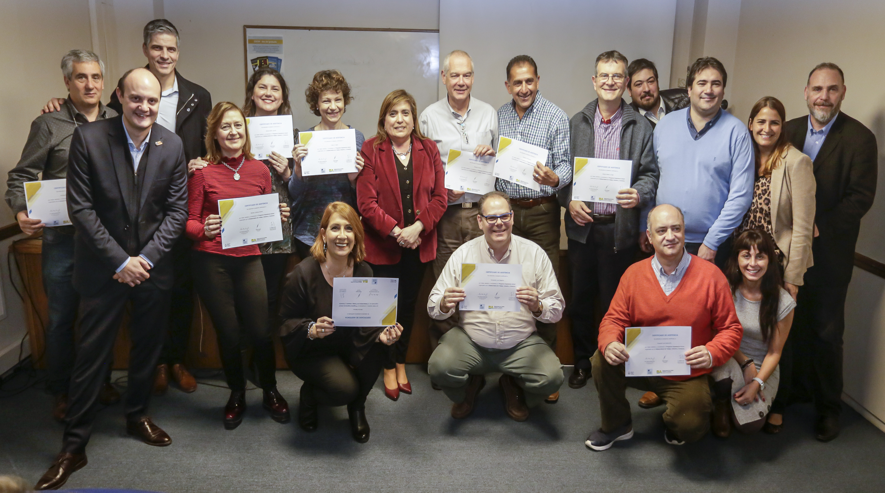 Entrega de diplomas a los egresados de Experiencia Activa