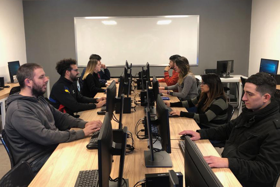 Potenciamos a 35 jóvenes con becas de formación #Potenciate en Programación.