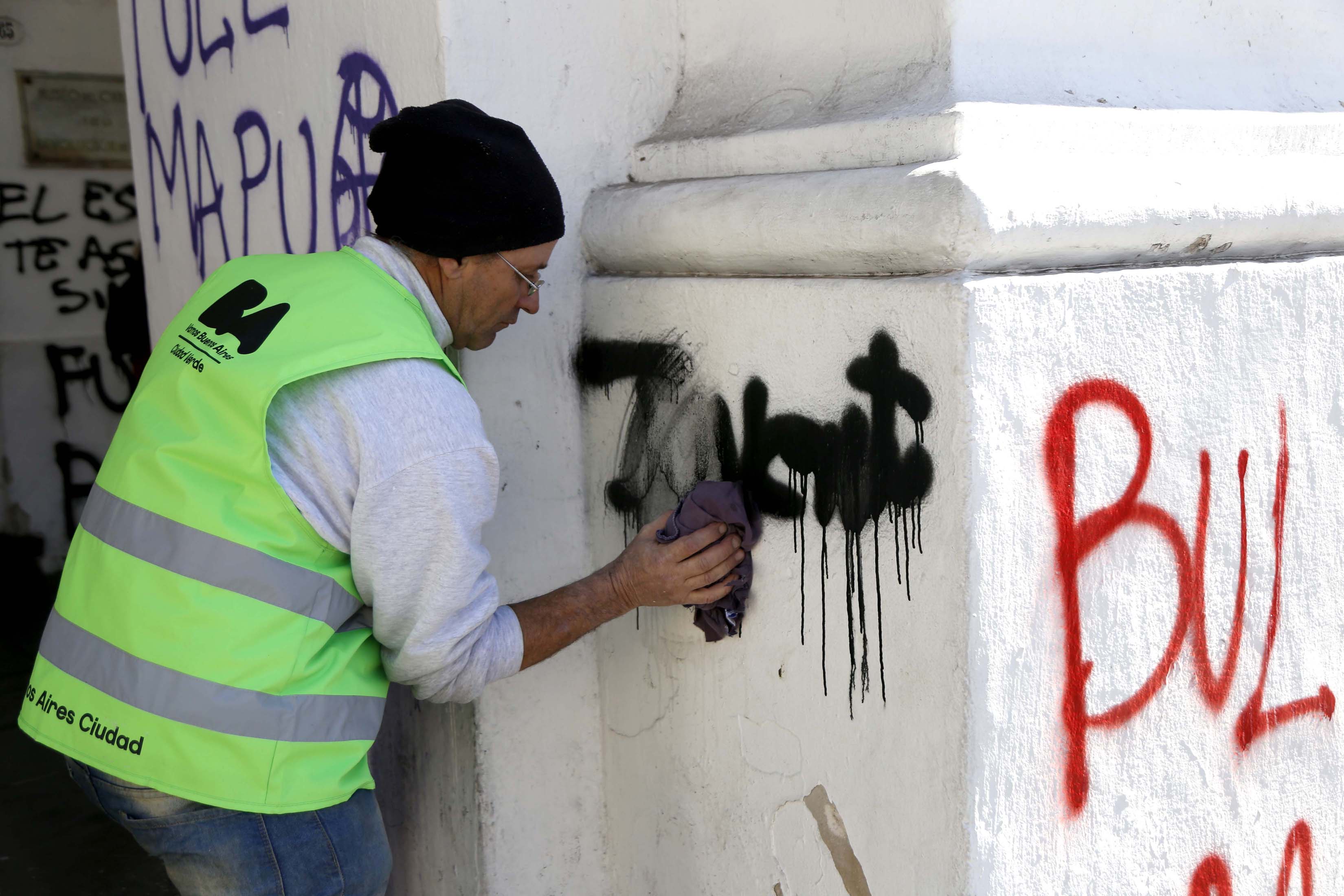 Tras las pintadas, el Gobierno porteño recupera el Cabildo