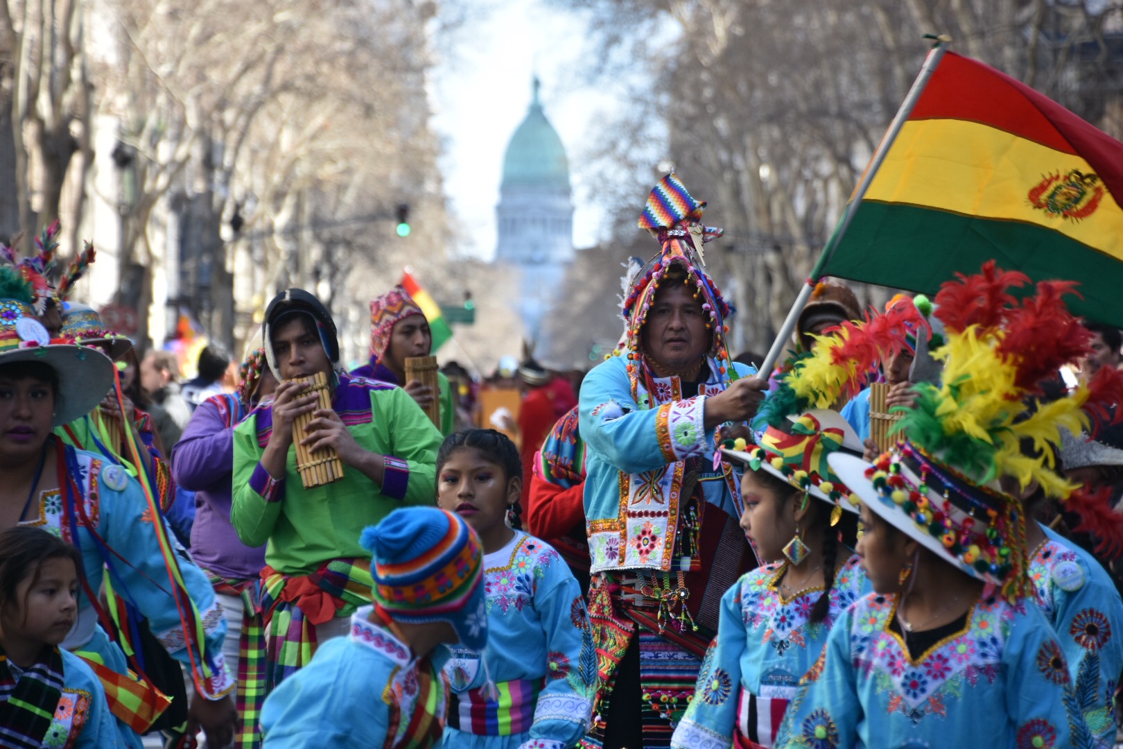 ¡3500 artistas desfilaron por la Av. de Mayo en el BA Celebra Bolivia!