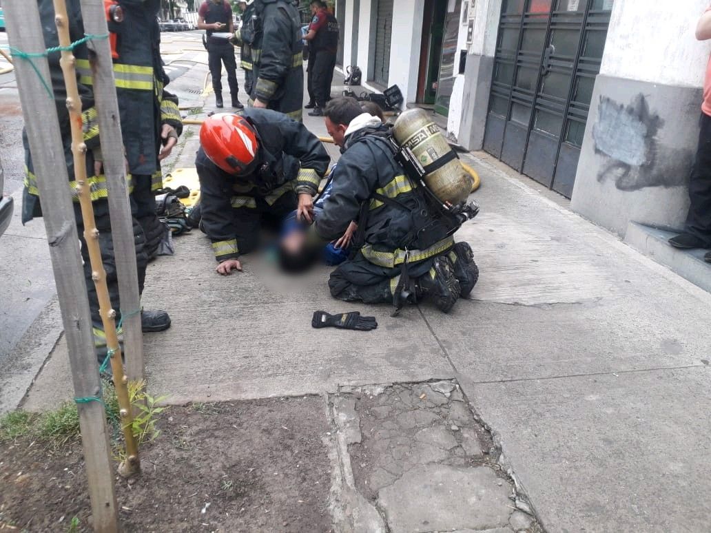 Incendio y rescate en el barrio de Vélez Sarsfield