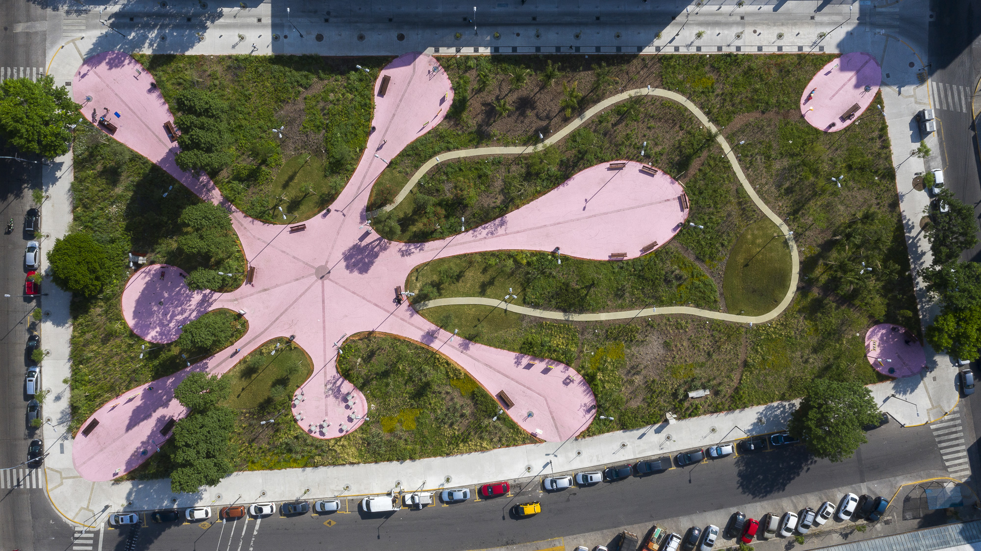 Fotogalería de Plaza Clemente, un espacio público co-creado con los vecinos