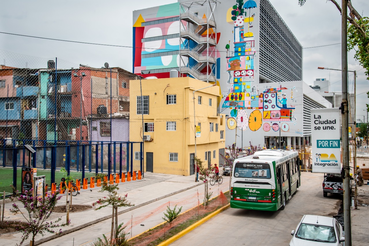 Urbanización del Barrio 31: por primera vez circulan dos líneas de colectivos