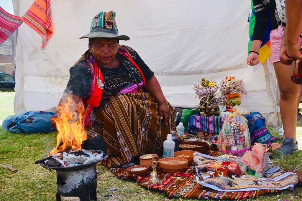 La comunidad boliviana celebró la Fiesta de la Alasita en honor al Ekeko