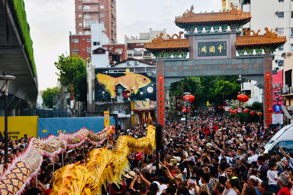 Más de 100 mil personas festejaron el arranque del Año Nuevo Chino
