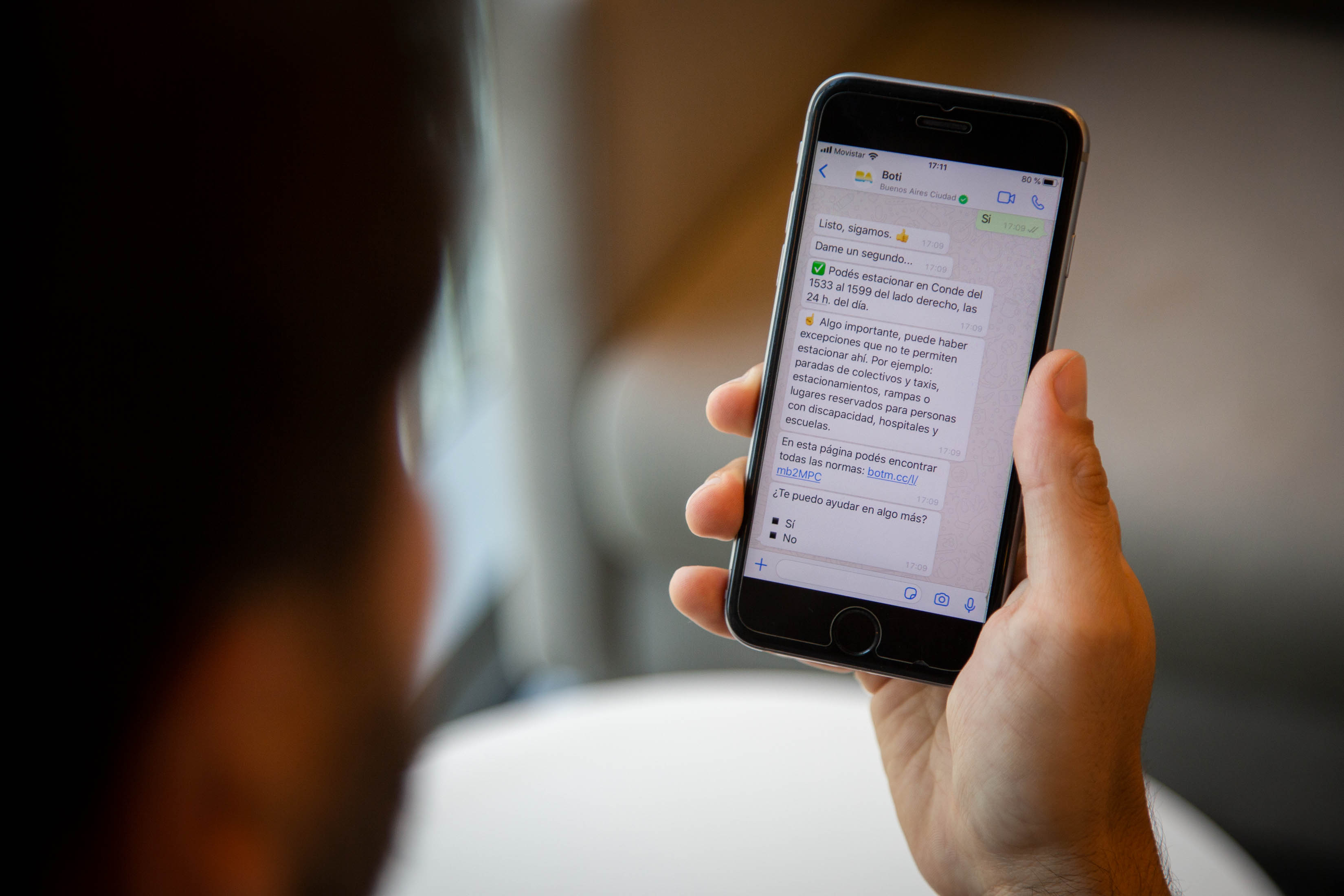 Boti, el chat porteño que indica en qué calles está permitido estacionar