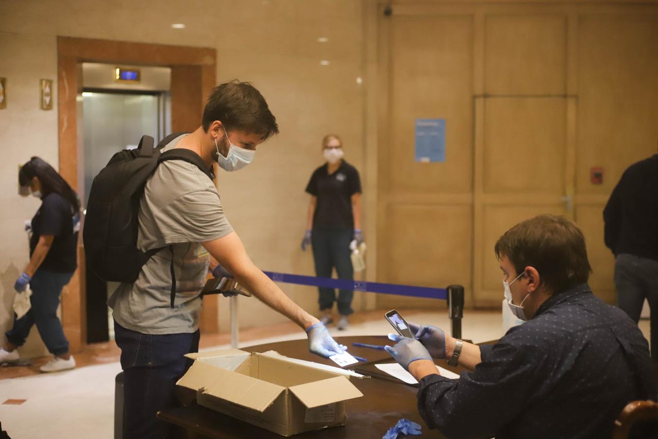 Más de 2.500 pasajeros ya fueron dados de alta para continuar la cuarentena en sus hogares