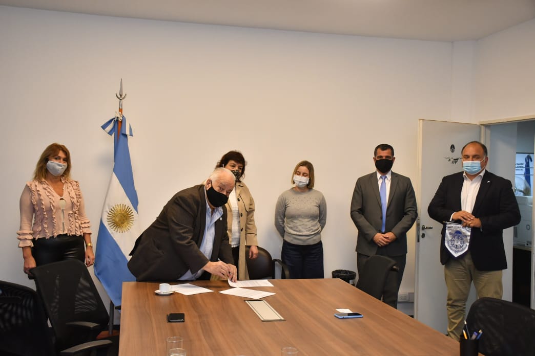 El Ministerio de Justicia y Seguridad firmó un convenio con la Federación Argentina de Colectividades
