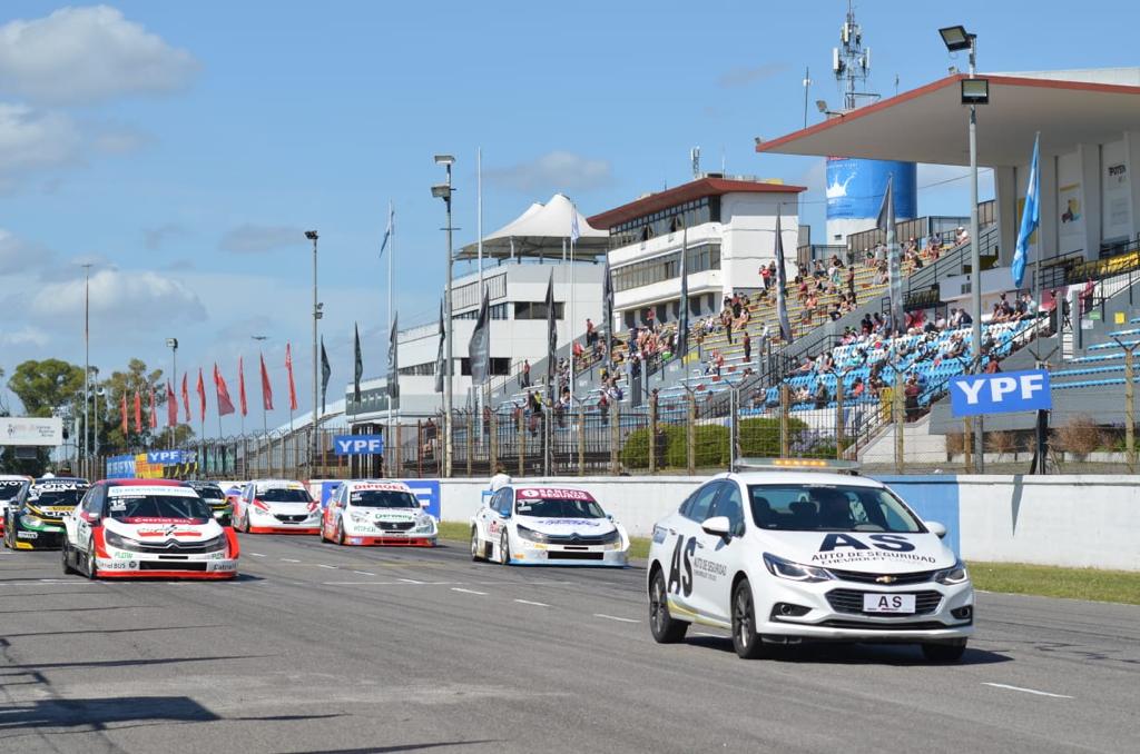 Volvió el público al Autódromo y el automovilismo se convirtió en el primer deporte en tener espectadores