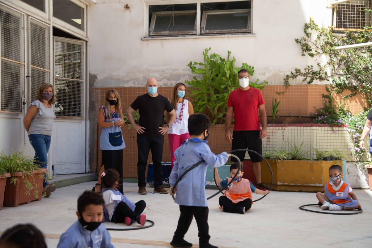 Rodríguez Larreta y Acuña visitaron un jardín de Retiro