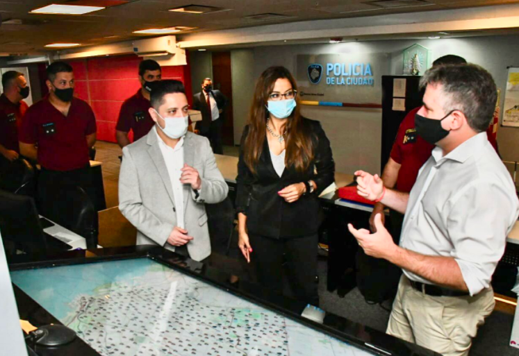 Ministra de Seguridad de La Rioja visitó el Centro de Emergencias 911 de la Policía de la Ciudad