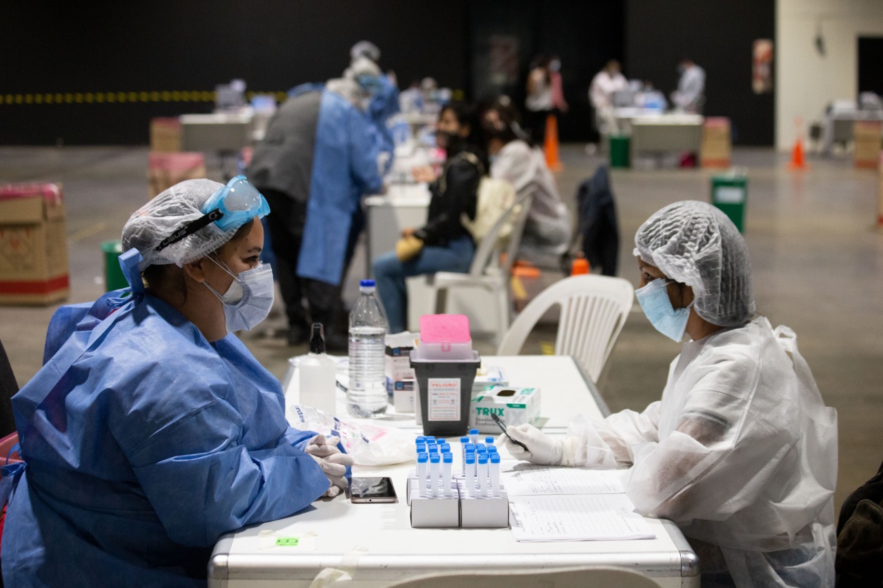 Vacunación COVID-19: en el primer día se empadronaron 108.000 adultos mayores de 70 años